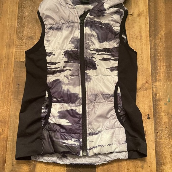 Zella Girl Black/White Tie Dye Quilted Hooded Winter Puffer Vest Size M (8/10) - Picture 12 of 12